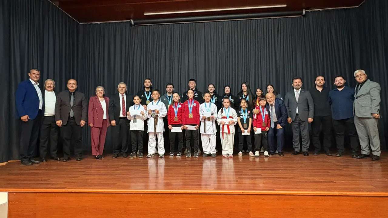Haber: Hendek Olimpik spor kulübü diploma törenine büyük ilgi - Galeri-1