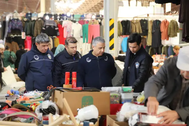 HENDEK’TE PAZAR YERİNDE DENETİMLER SÜRÜYOR