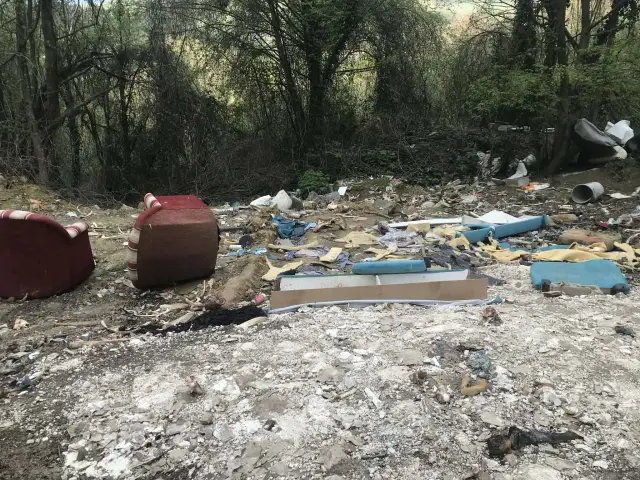 Hendek’te Hüseyinşeyh Yolu Çöplüğe Döndü