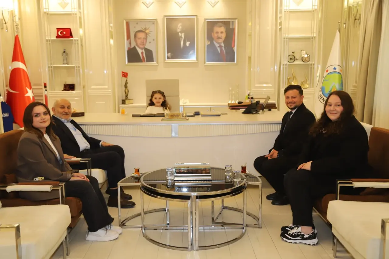 Haber: 23 NİSAN'DA BAŞKANLIK KOLTUĞU MİNİK ÖĞRENCİLERE EMANET - Öne Çıkan
