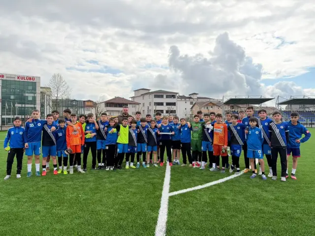 Hendekspor’un yıldızlarına tatlı sürprizi