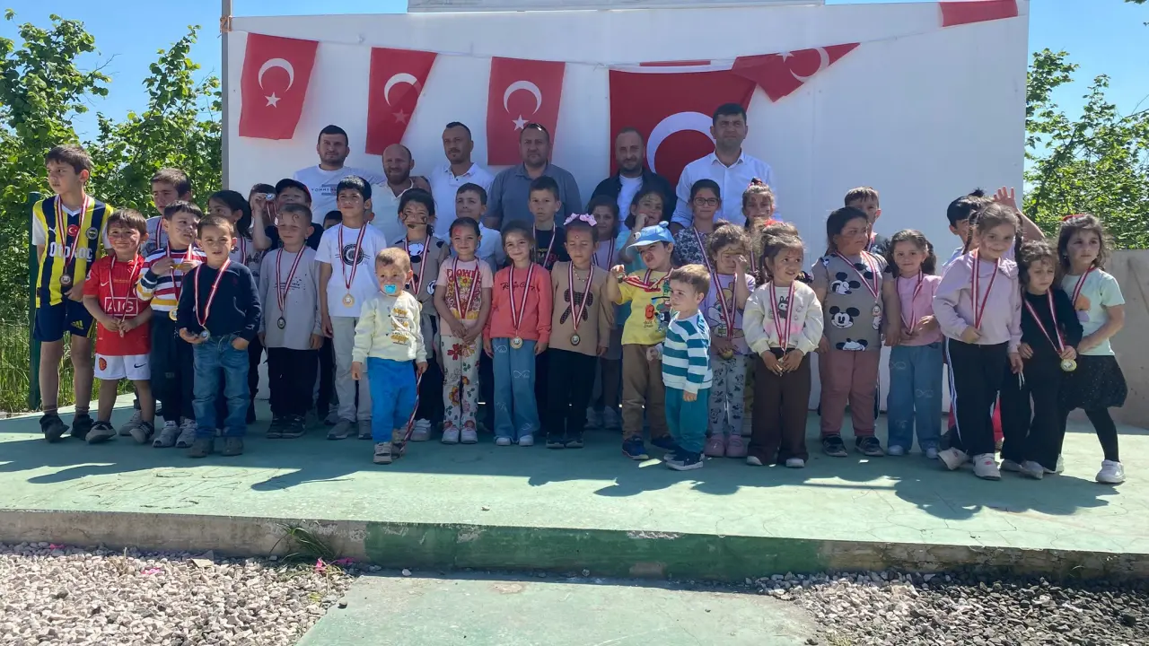 Haber: Akpınar Mahallesinde çocuklar doyasıya 23 Nisan coşkusu yaşadı - Öne Çıkan