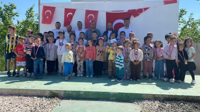 Akpınar Mahallesinde çocuklar doyasıya 23 Nisan coşkusu yaşadı