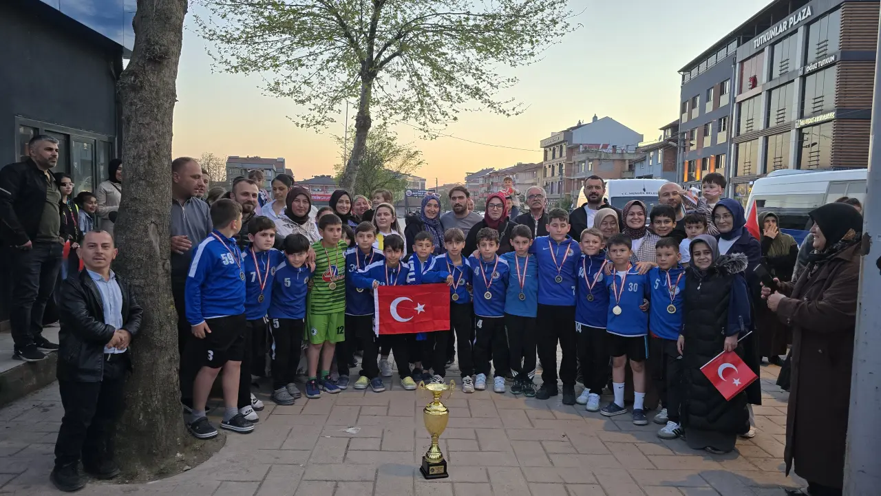 Haber: Hendekspor U10 Takımı Antalya’dan Namağlup Şampiyon Döndü - Öne Çıkan