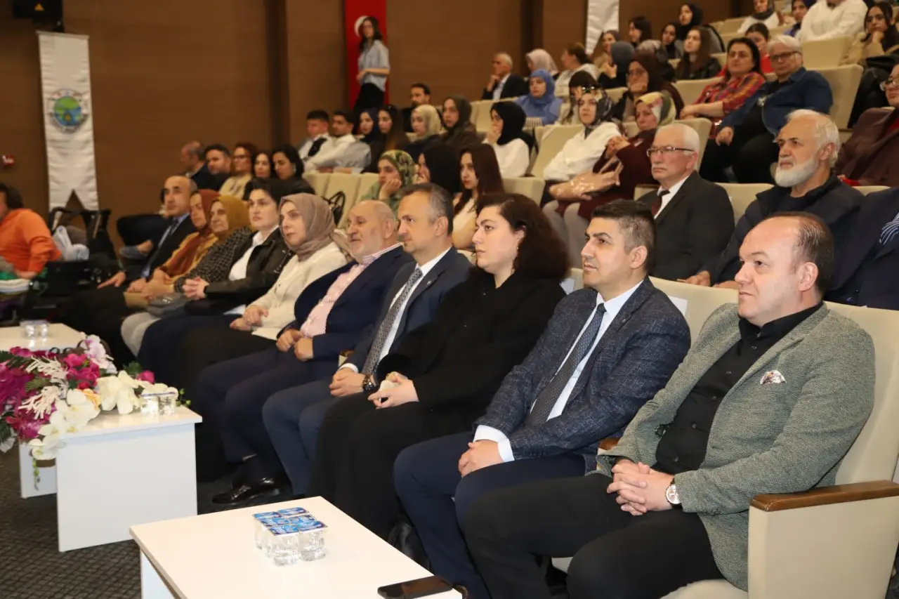 Haber: İYİ İNSAN NASIL YETİŞİR KONULU KONFERANS YOĞUN KATILIMLA GERÇEKLEŞTİ - Galeri-1
