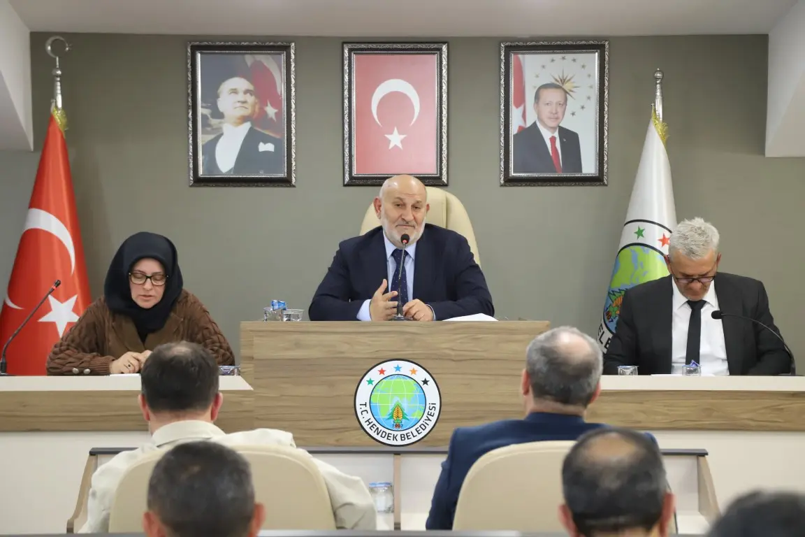 Haber: HENDEK MECLİSİ 12 GÜNDEM MADDESİNİ KARARA BAĞLADI - Öne Çıkan