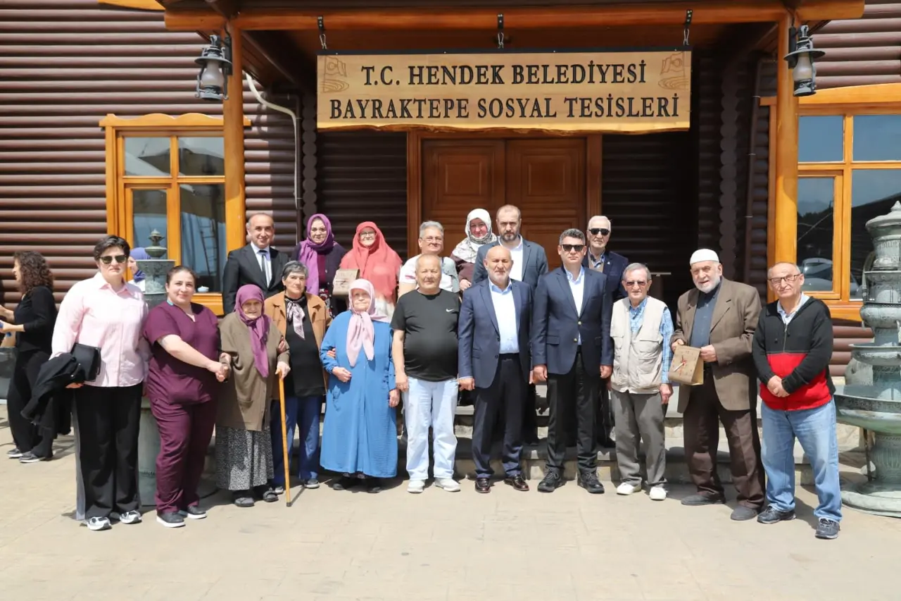 Haber: HUZUREVİ SAKİNLERİNE ANNELER GÜNÜ KAHVALTISI - Öne Çıkan