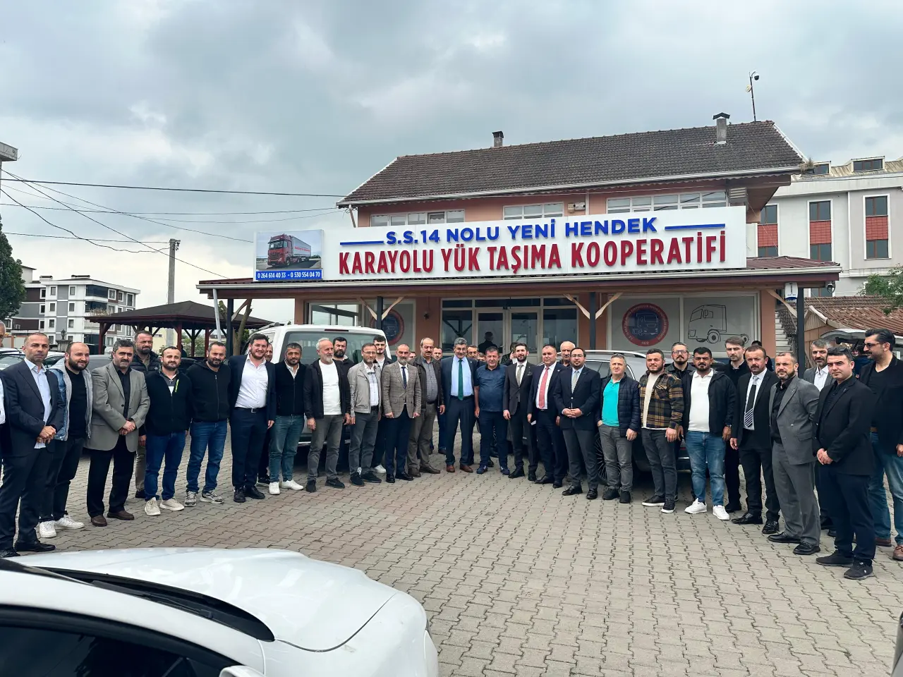 Haber: ANAHTAR PARTİ GENEL BAŞKAN YARDIMCISI AYHAN EREL HENDEK’TE SAHAYA İNDİ - Öne Çıkan