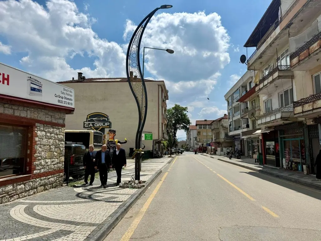 Haber: HENDEK’TE REMZİ EFENDİ CADDESİ MODERN AYDINLATMAYA KAVUŞUYOR - Öne Çıkan