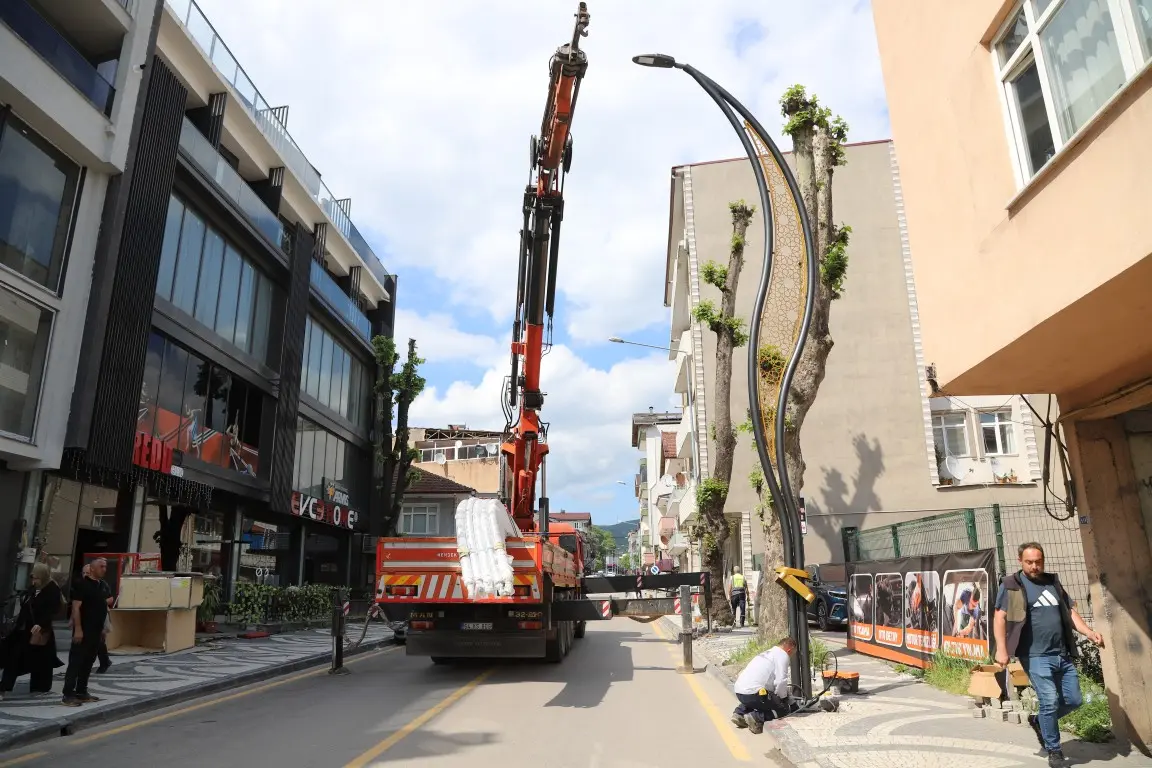 Haber: HENDEK’TE REMZİ EFENDİ CADDESİ MODERN AYDINLATMAYA KAVUŞUYOR - Galeri-2