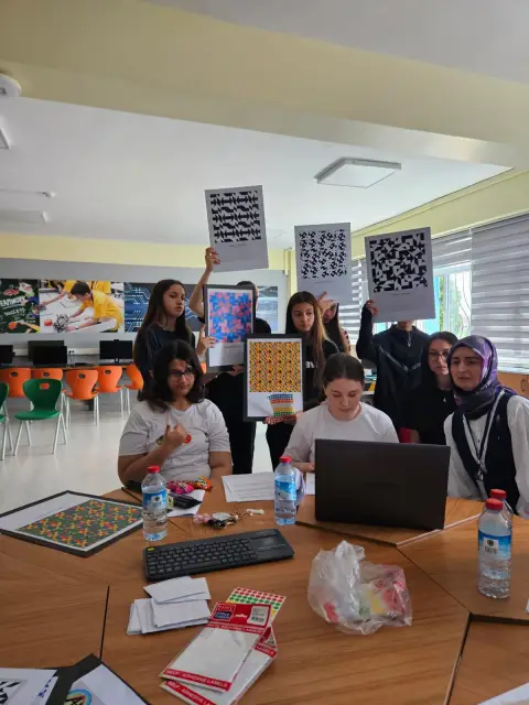HENDEK ATİKEHANIM ORTAOKULU ÖĞRENCİLERİNDEN ULUSLARARASI BİLİM KONGRESİNDE BÜYÜK BAŞARI