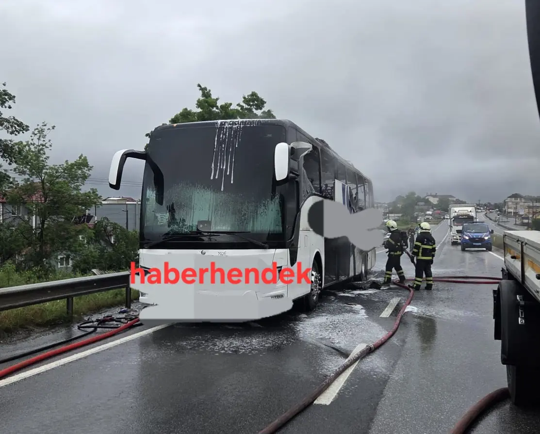 Haber: Alev alan otobüs kullanılamaz hale geldi - Galeri-1