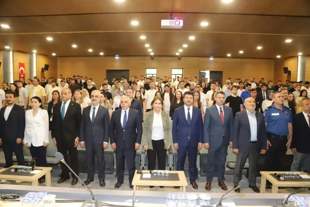 Haber: Hendek MYO’dan etkinliklerle dolu Kariyer Zirvesi - Galeri-3