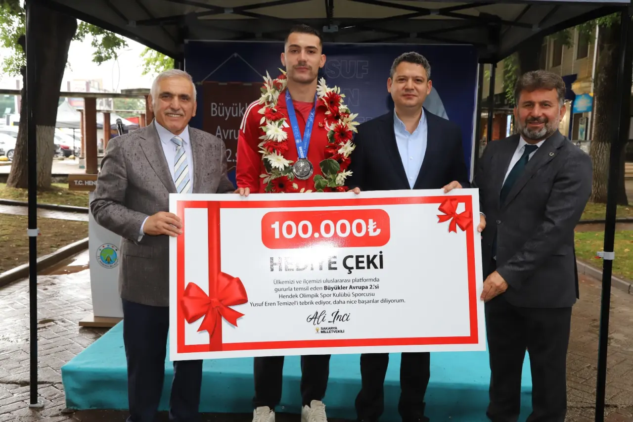 Haber: AVRUPA İKİNCİSİ TEMİZEL İÇİN ÖDÜL TÖRENİ DÜZENLENDİ - Galeri-1