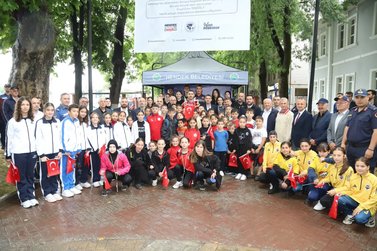 Haber: AVRUPA İKİNCİSİ TEMİZEL İÇİN ÖDÜL TÖRENİ DÜZENLENDİ - Öne Çıkan