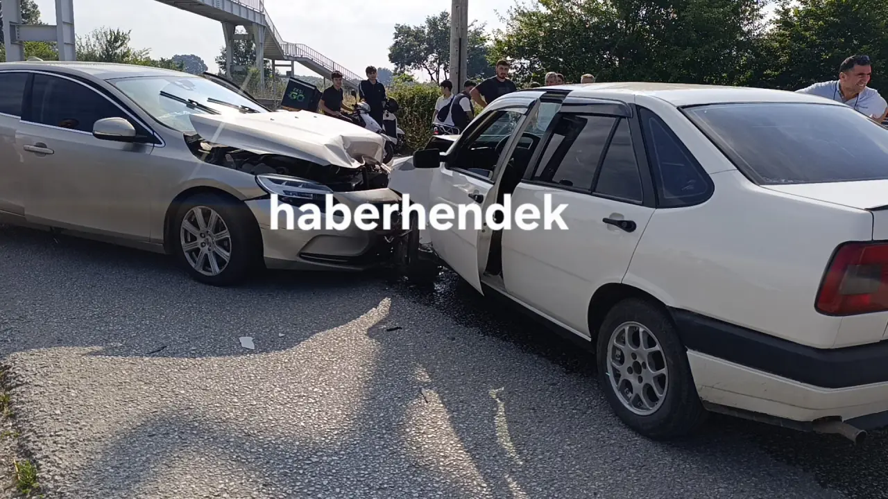 Haber: Hendek'te meydana gelen kazada 3 kişi yaralandı - Galeri-1