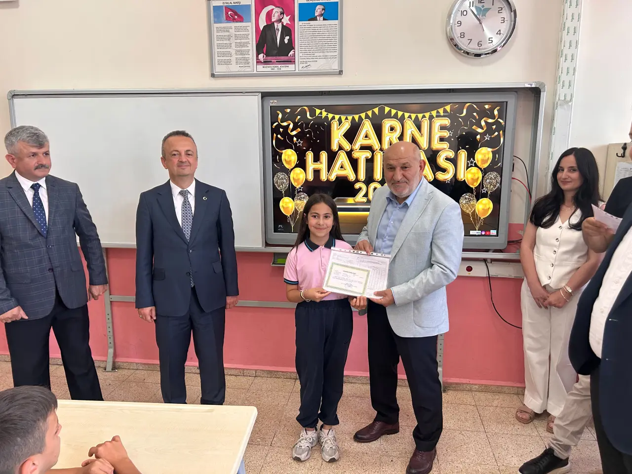 Haber: Hendek Protokolü Karne Heyecanına Ortak Oldu - Galeri-6