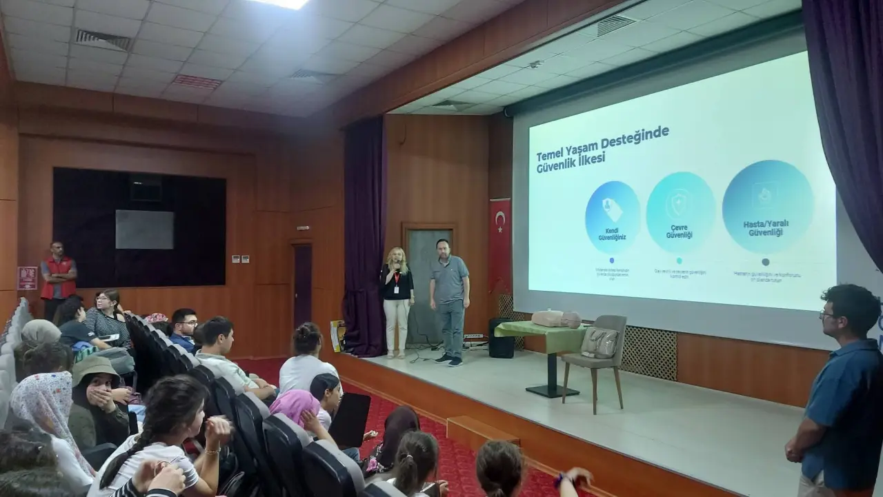 Haber: HENDEK'TE ÇOCUKLARA İLKYARDIM UYGULAMALARINDA EMPATİ VE BECERİ EĞİTİMİ - Galeri-1