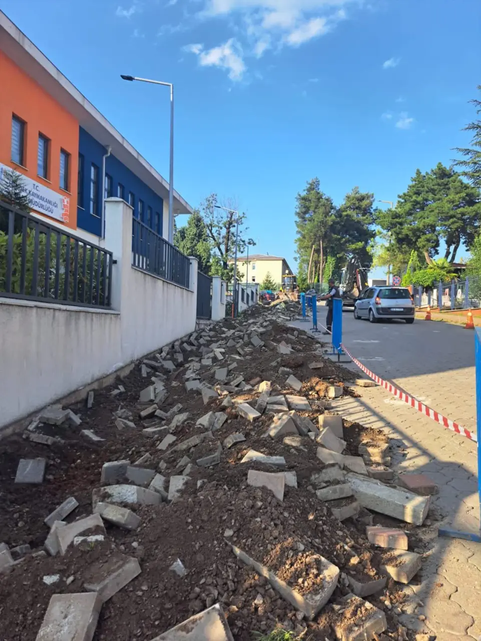 Haber: Tapu Müdürlüğü Önündeki Kazı Vatandaşların Tepkisini Çekti - Galeri-4