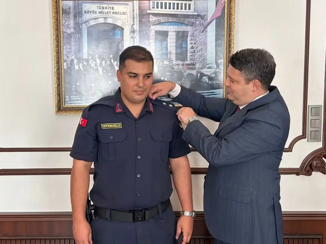Haber: Terfi Eden Emniyet ve Jandarma Personellerine Yeni Rütbelerini Kaymakam Takdim Etti - Galeri-2