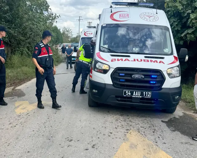 Hendek Servetiye Yolu’nda Trafik Kazası; 2 Yaralı
