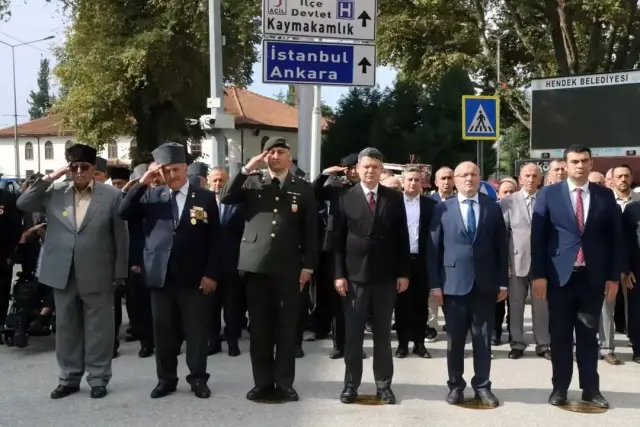 19 EYLÜL GAZİLER GÜNÜ HENDEK’TE TÖRENLE KUTLANDI