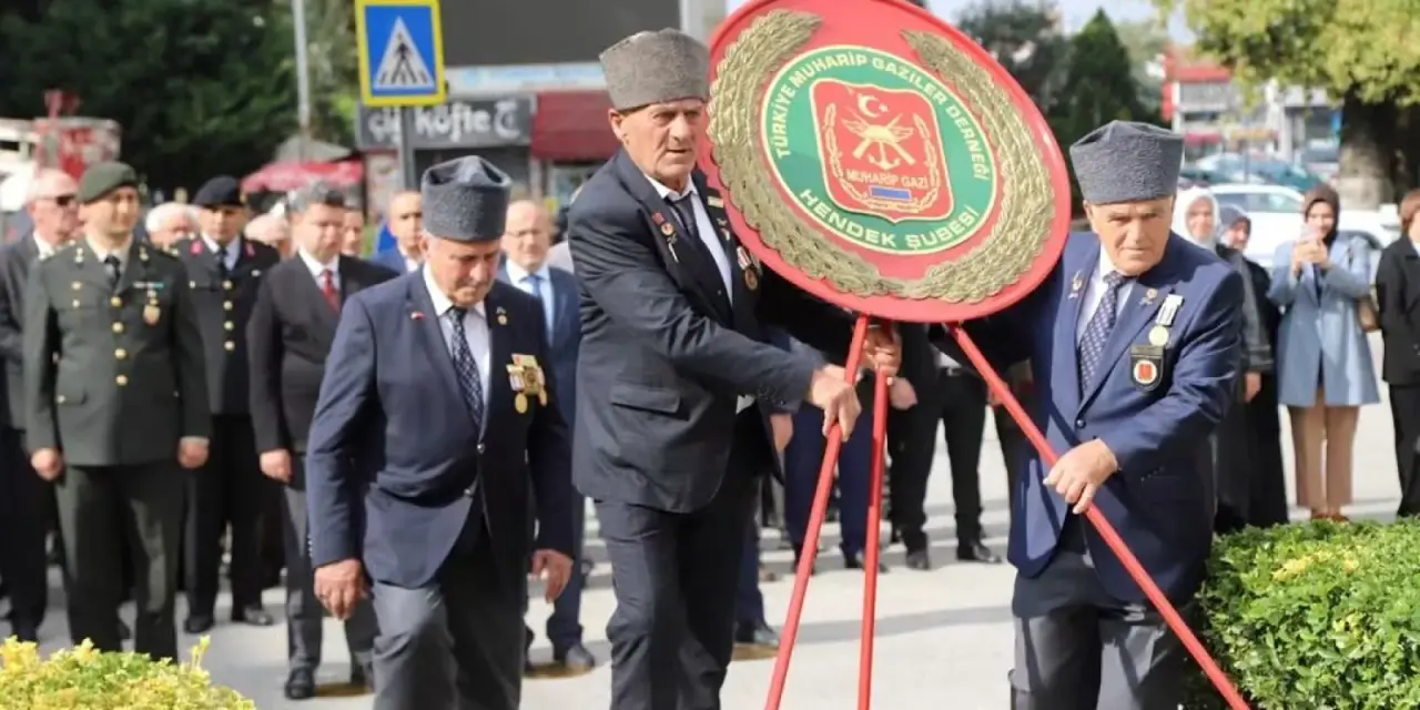 Haber: 19 EYLÜL GAZİLER GÜNÜ HENDEK’TE TÖRENLE KUTLANDI - Galeri-1