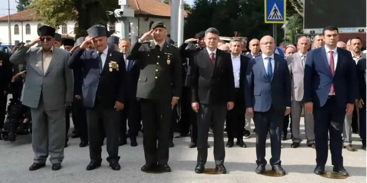 Haber: 19 EYLÜL GAZİLER GÜNÜ HENDEK’TE TÖRENLE KUTLANDI - Öne Çıkan