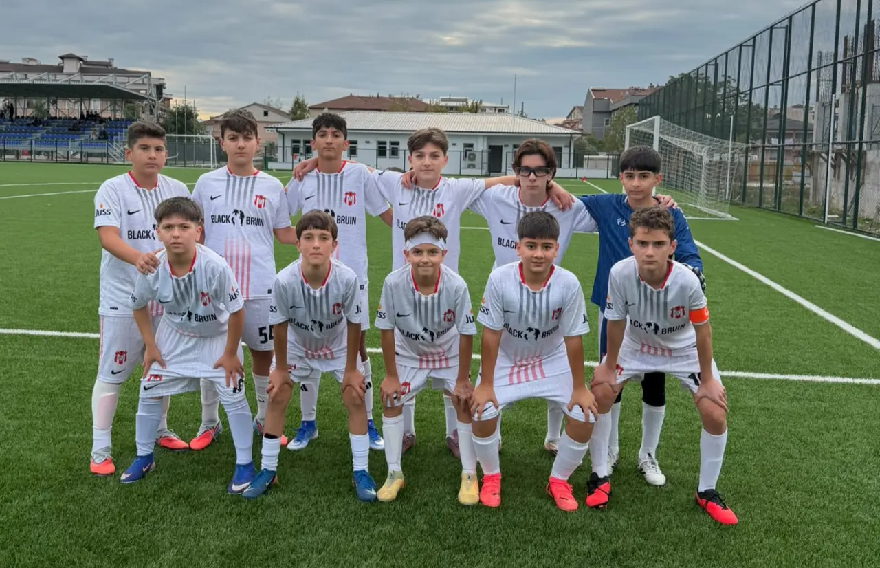 Haber: Yenimahallespor U-14 Ligi’ne Farklı Başladı - Öne Çıkan