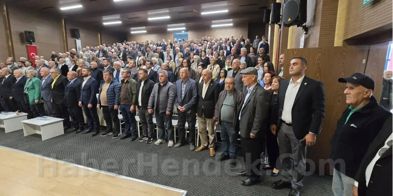 Yeni Parti Kongresine CHP’li Meclis Üyelerinin Katılımı Gündem Oldu