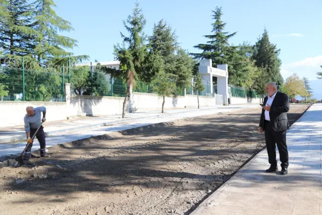 HENDEK’İN ÖNEMLİ GÜZERGÂHLARINDA ASFALT HAZIRLIĞI BAŞLADI