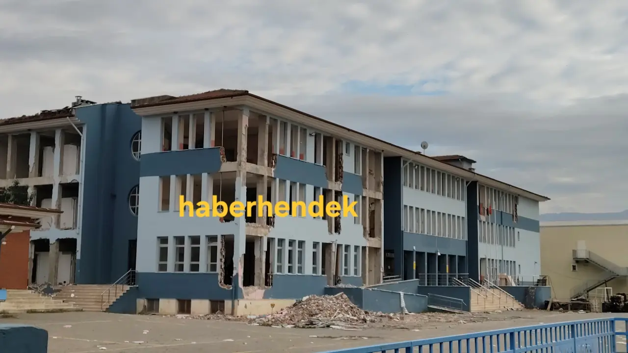 Haber: Şehit Mahmutbey Ortaokulunda Güçlendirme Çalışmaları Sürüyor - Öne Çıkan