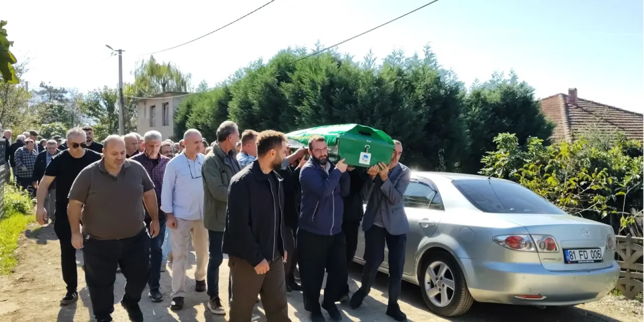 Haber: Özkür dualarla son yolculuğuna uğurlandı - Öne Çıkan