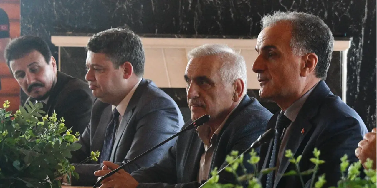 SAU Senatosu Hendek'te Toplandı