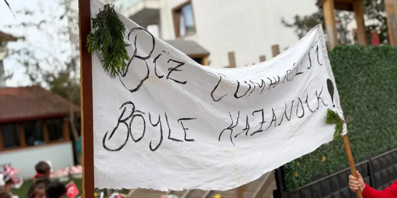 Haber: Minik Dehalar Hendek Kreşi Bir bayrak altında, tek yürek - Galeri-4