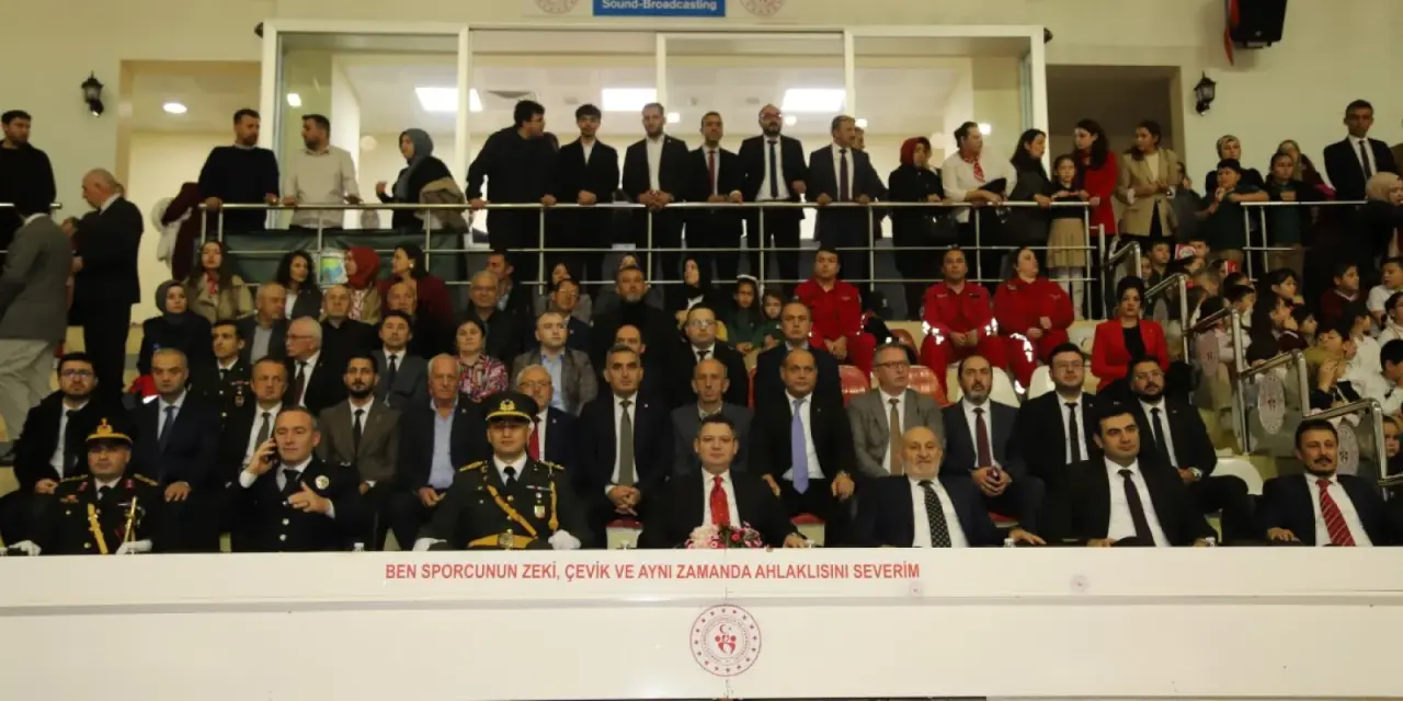 Haber: CUMHURİYETİN 103. YILI HENDEK’TE COŞKUYLA KUTLANDI - Galeri-1