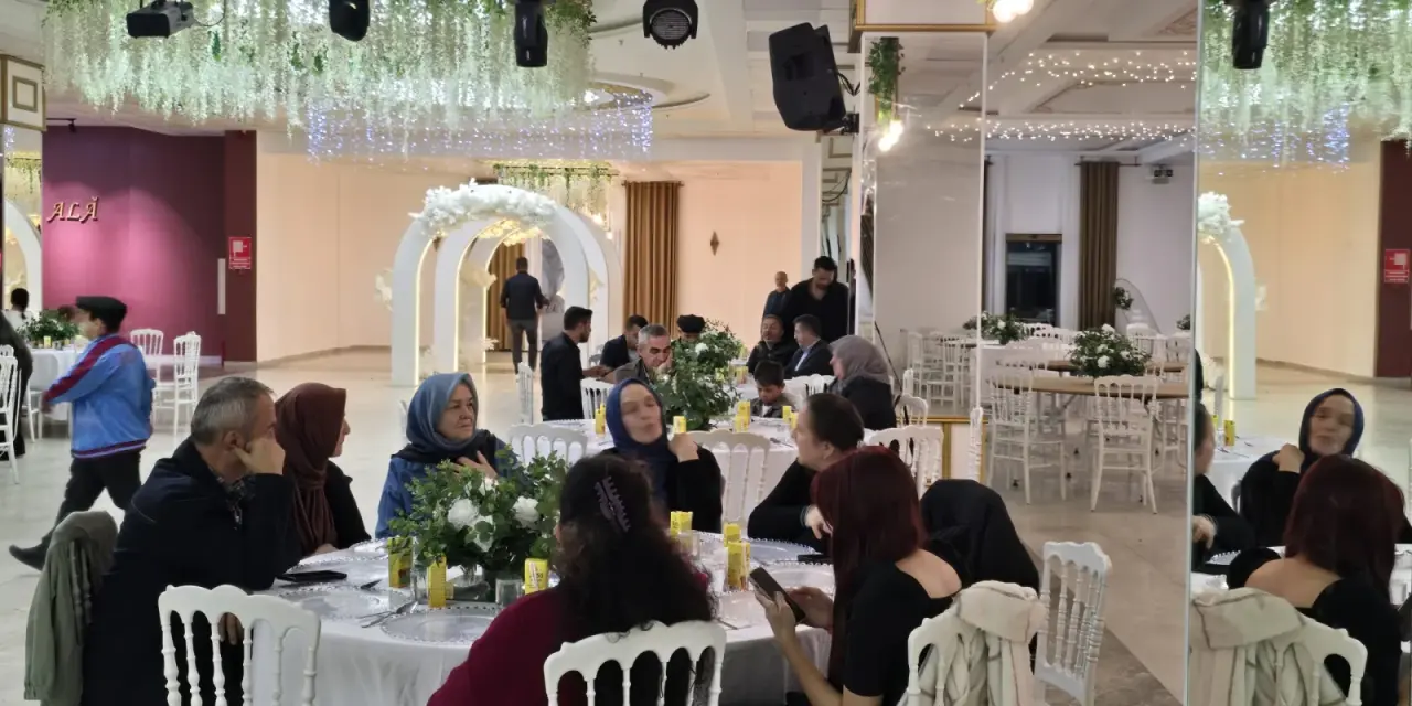Haber: Hendek Karadenizliler Derneği Başkanı, Yönetimi ve Üyeleri Buluştu - Galeri-1
