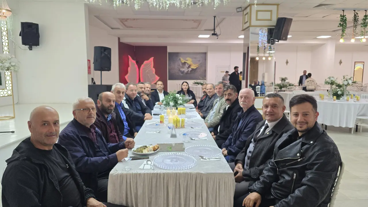 Haber: Hendek Karadenizliler Derneği Başkanı, Yönetimi ve Üyeleri Buluştu - Öne Çıkan
