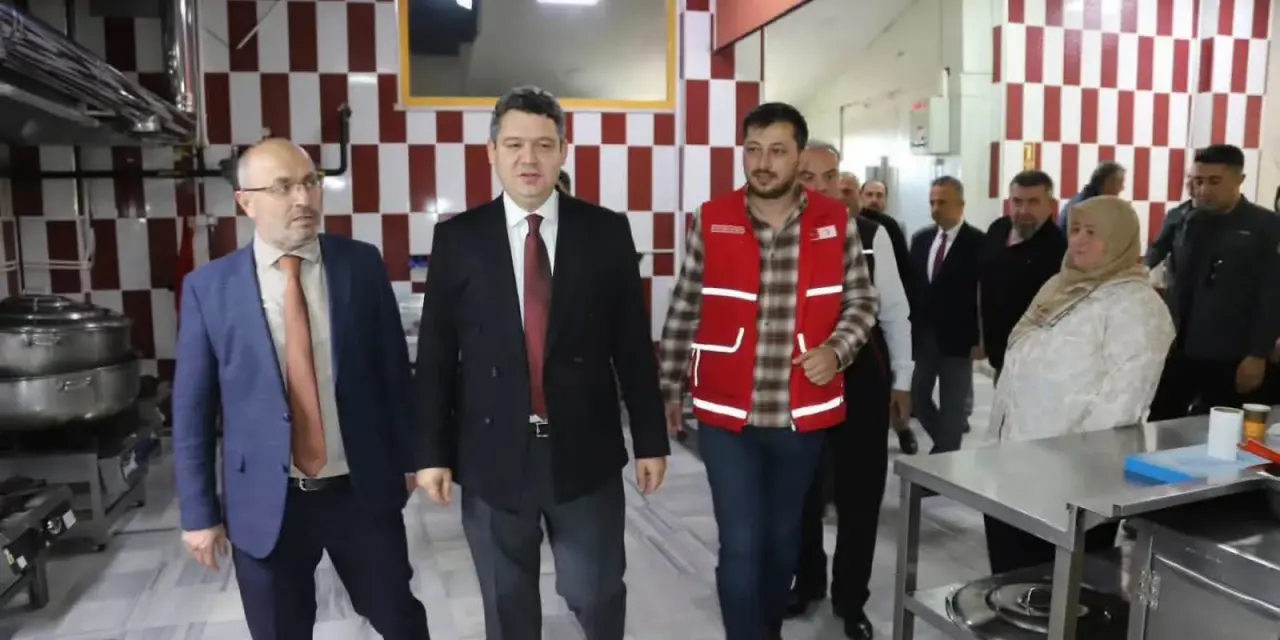 Haber: Kaymakam Gökpınar, Sosyal Yardımlaşma Vakfı ve Kızılay Aşevi’ni Ziyaret etti - Galeri-2