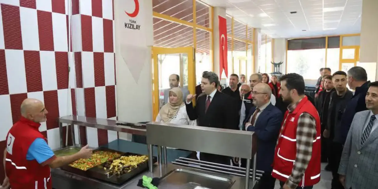 Haber: Kaymakam Gökpınar, Sosyal Yardımlaşma Vakfı ve Kızılay Aşevi’ni Ziyaret etti - Galeri-1