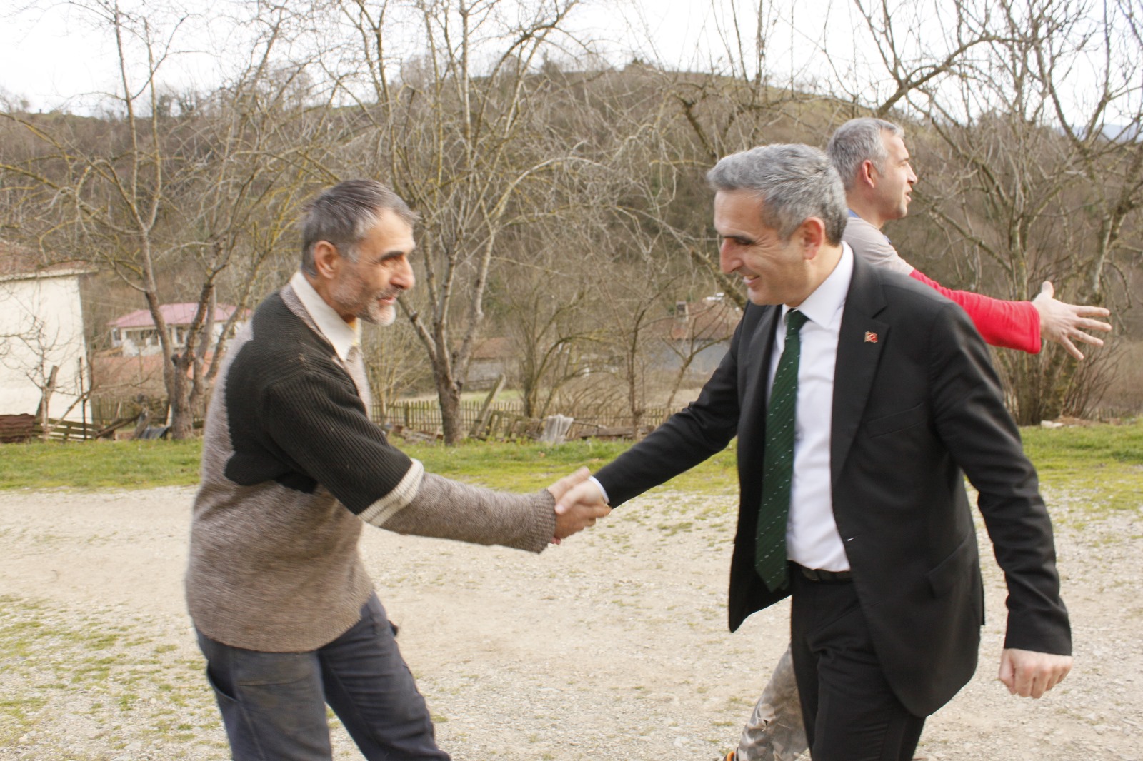 Bayraktar: İlçemizin her mahallesini karış karış geziyoruz