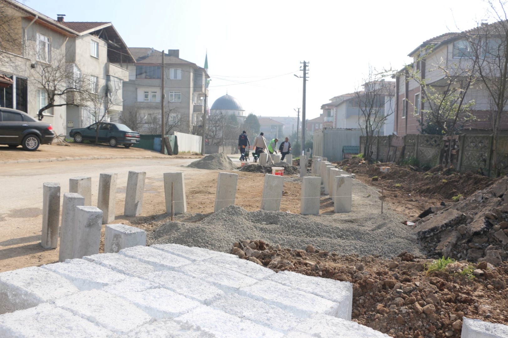 SOKAKLARDA KALDIRIM VE CEP PARK YAPIM ÇALIŞMALARI DEVAM EDİYOR