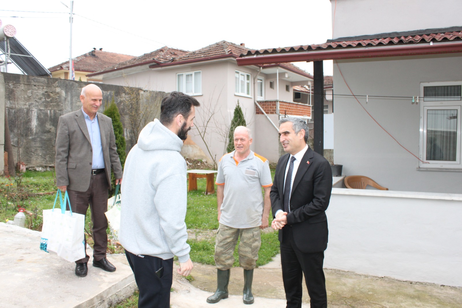 Bayraktar: Yeşilköy Mahallemizde vatandaşlarımızla bir aradayız