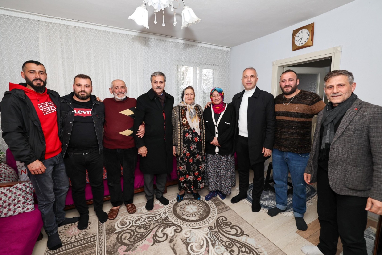 ALEMDAR, YEŞİLYURT MAHALESİ’NDE BABAOĞLU’NUN ELİNİ KALDIRDI