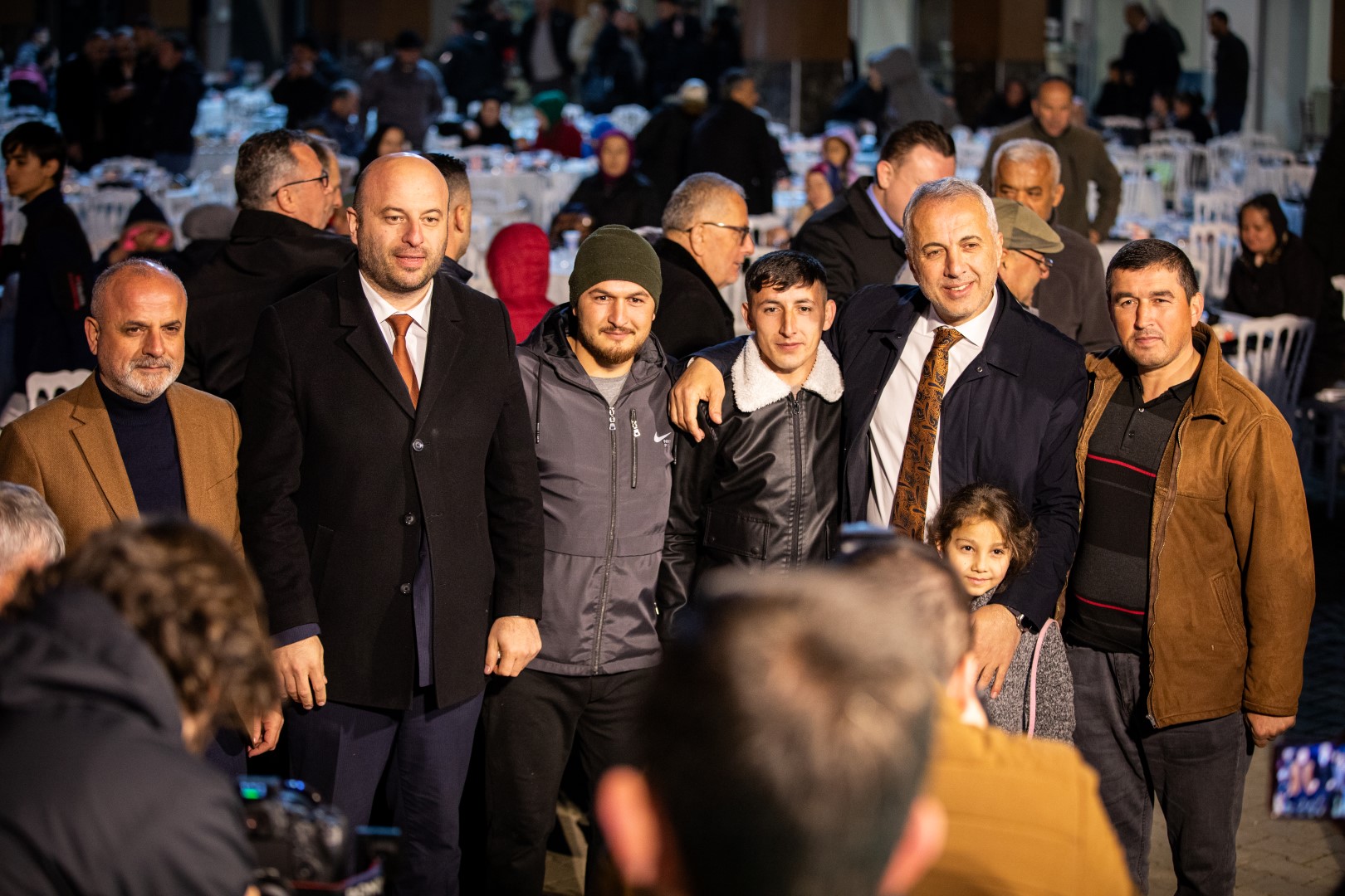 MEYDANLAR TIKLIM TIKLIM, HENDEK HALKI BABAOĞLU’NUN YANINDA