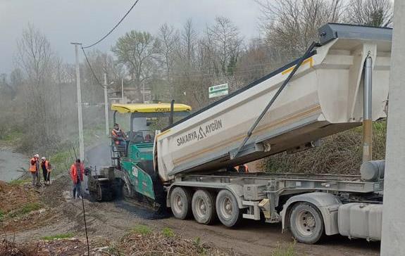 HENDEK'TE ASFALT ATAĞI SÜRÜYOR: İKİ SOKAK DAHA ASFALTLANDI