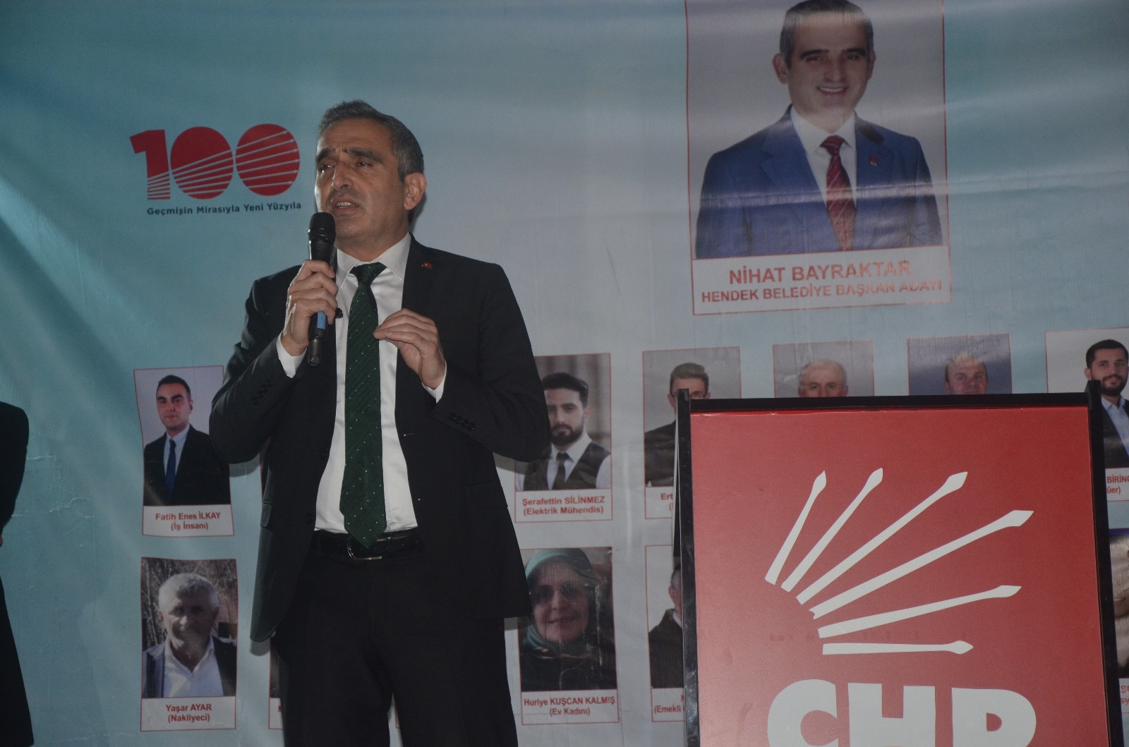 CHP Hendek Belediye Başkan Adayı Nihat Bayraktar, Meclis üyesi adayları ile Puna Ortaköy Mahallesinde ile bir araya geldi. 