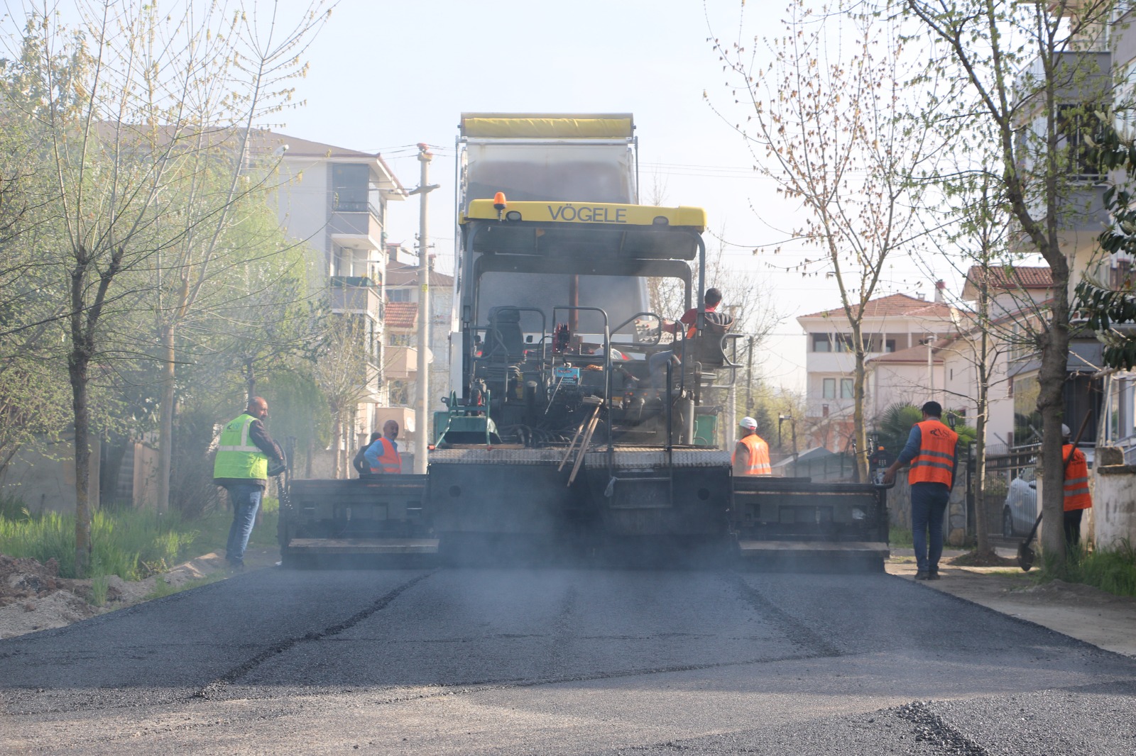 HENDEK’TE 4 SOKAK DAHA SICAK ASFALTLA YENİLENDİ