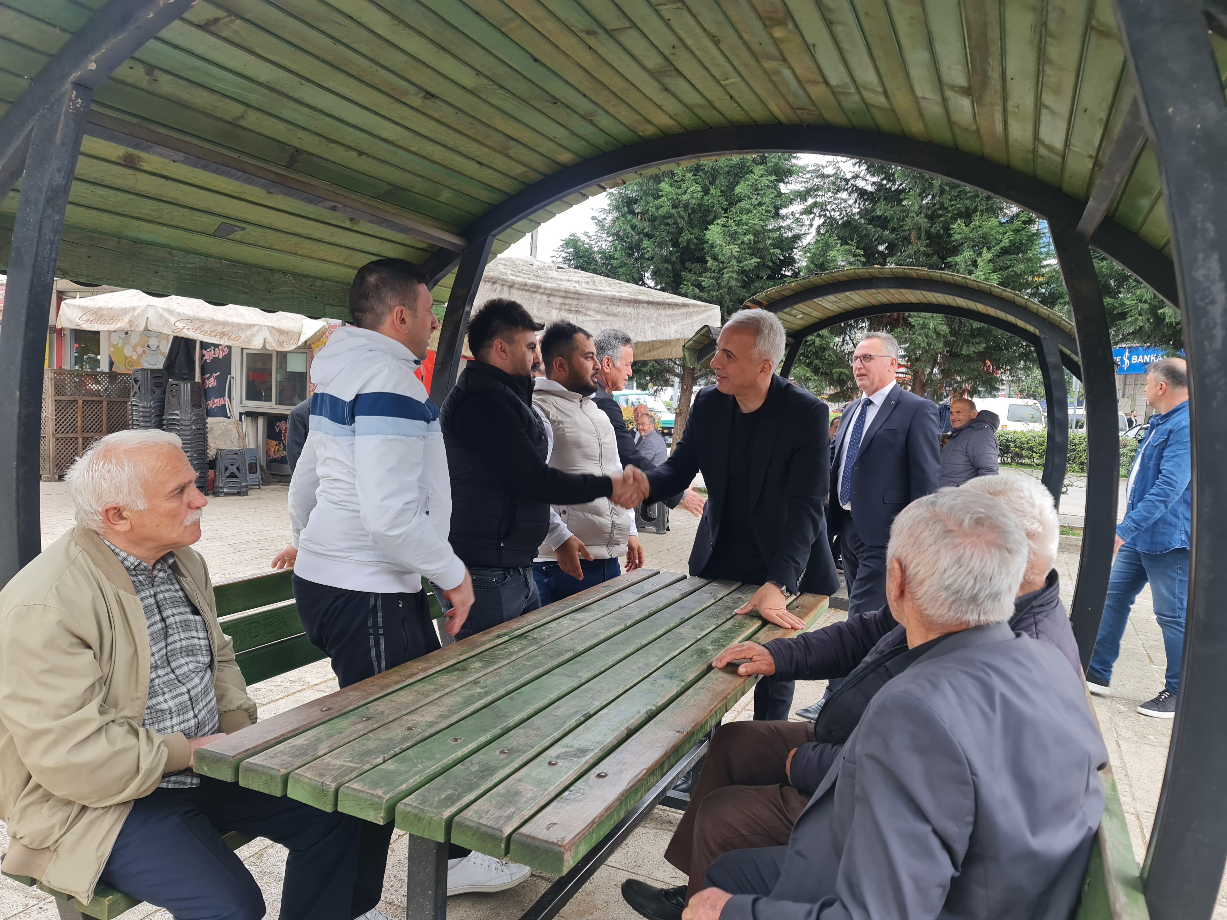 Namlı ve Babaoğlu esnaf ve vatandaşla bayramlaştı