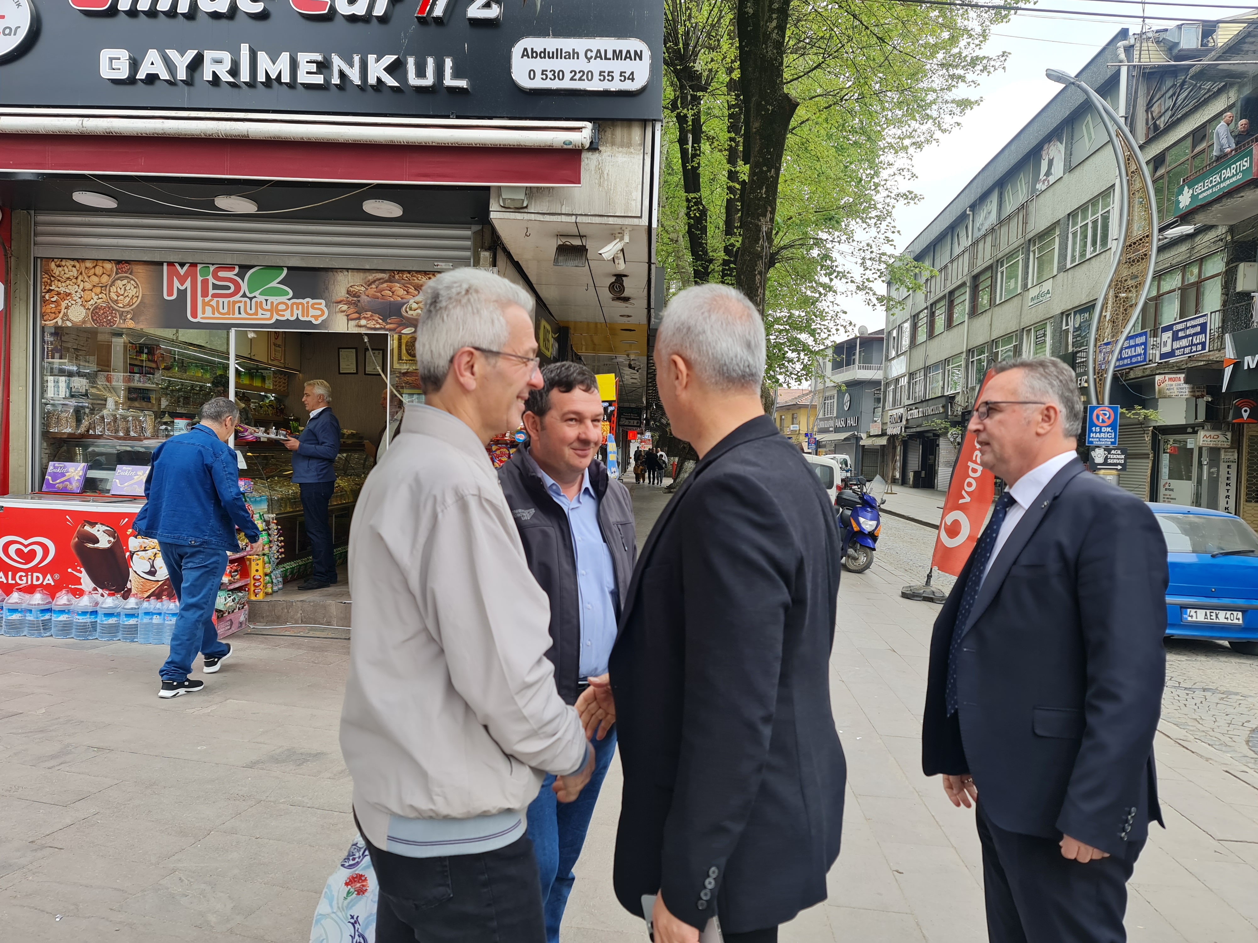 Namlı ve Babaoğlu esnaf ve vatandaşla bayramlaştı